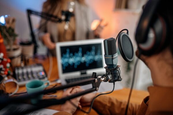 MONETIZAR-UN-PODCAST-1024x683